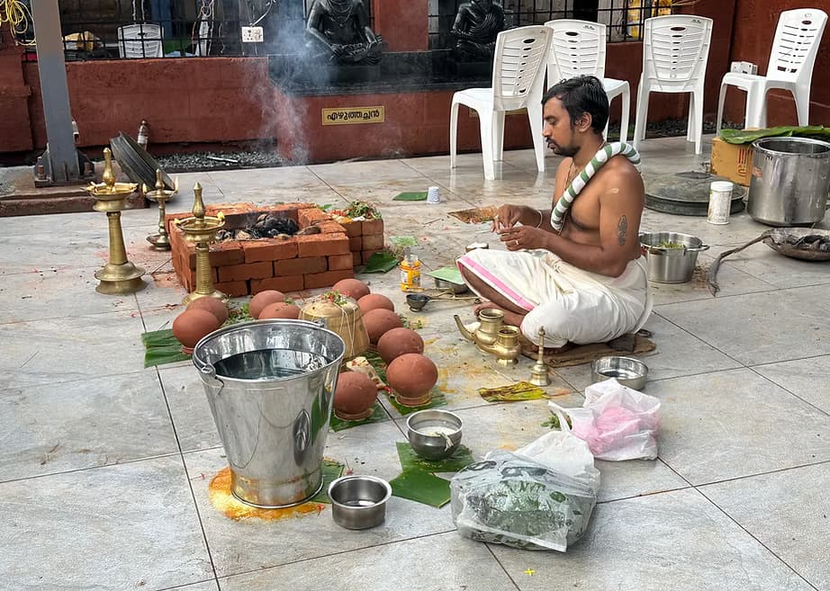 Devotees performing pooja at Annavi Saraswathi Temple